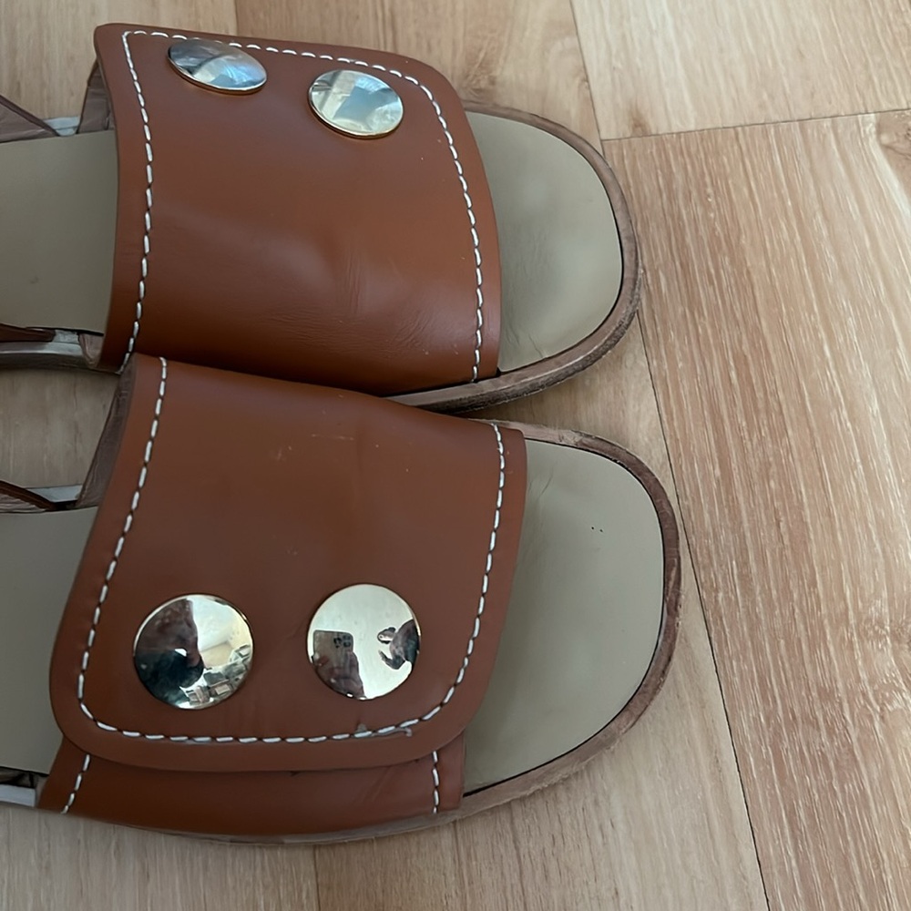 Lou.Earl Tan Leather Sandals with Gold Accents - Picture 8 of 16